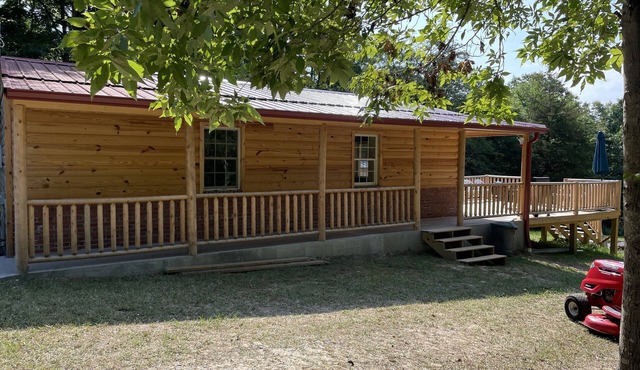 Romantic Hidden Cabin 15 mins from Pigeon Forge and Dollywood.