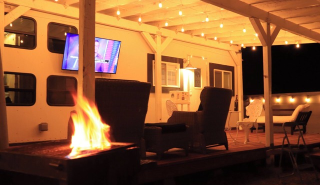 Romantic Hidden Tiny Home, 1 mile from the Sacramento river