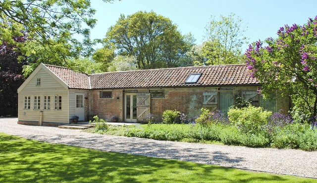 Romantic hideaway for couples (and their pets.