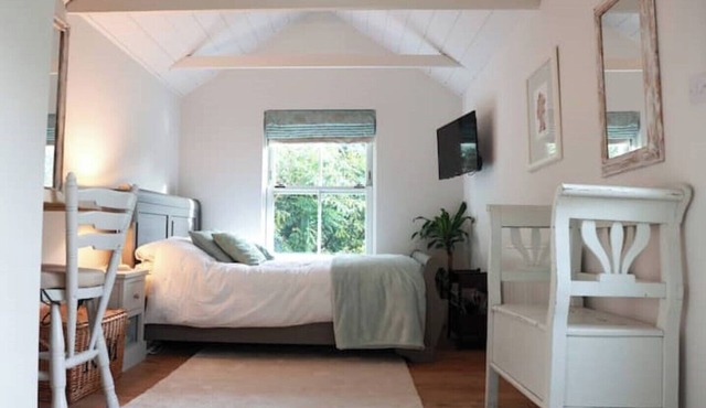 Romantic hideaway - newly converted studio in Kent