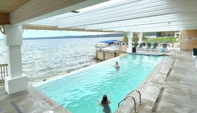 Romantic Hideaway Studio/HOT TUB OPEN ALL WINTER! Early Summer Booking Discount!