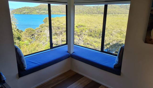 Romantic Hideaway with Beautiful Seaviews