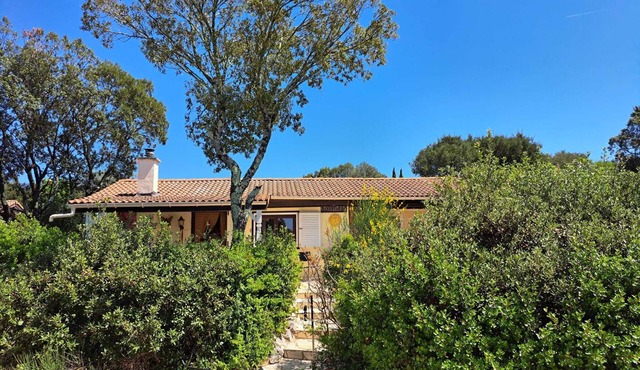 Romantic holiday house in the south of France in a green park with swimming pool