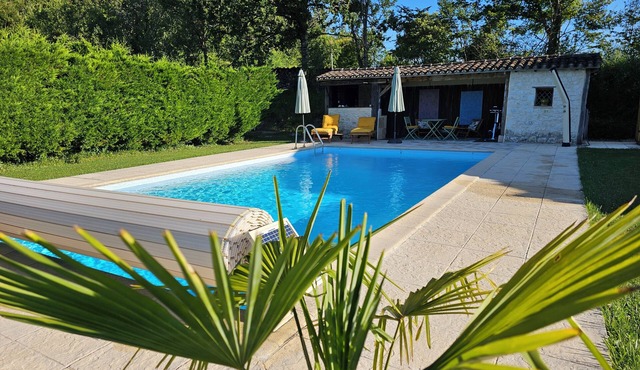 Romantic holiday cottage with private pool and massage treatments – for 2 people