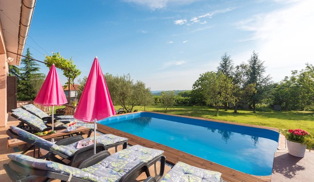 Romantic Holiday Home with pool and large garden, surrounded by greenery