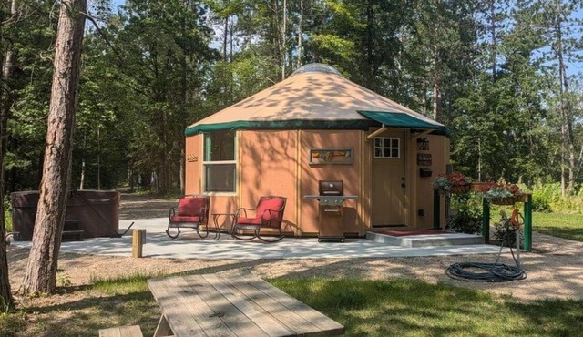 Romantic Hot Tub Get-a-way!