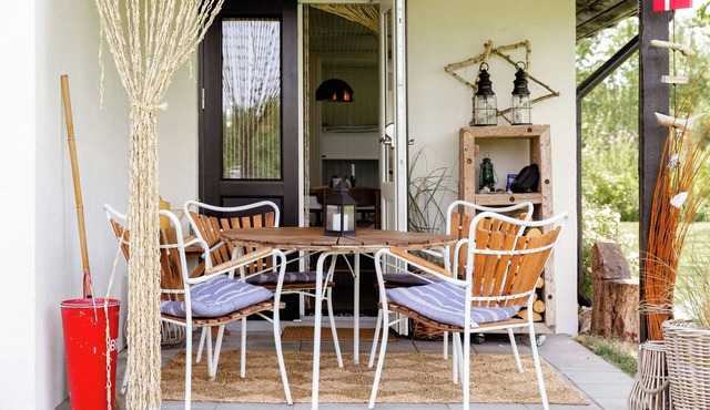 Romantic island cottage in cosy style near beach
