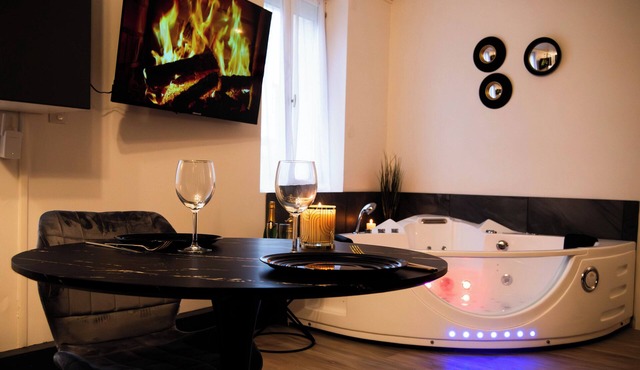 Romantic Jacuzzi Suite