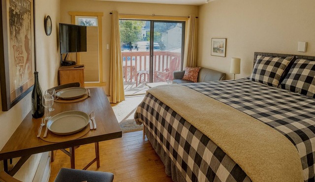 Romantic King Bed Studio – Ski In, 200 Steps to Lift, Walk to Main Street