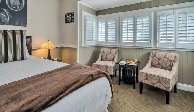 Romantic King Room Near Calistoga Spa & Hot Springs.