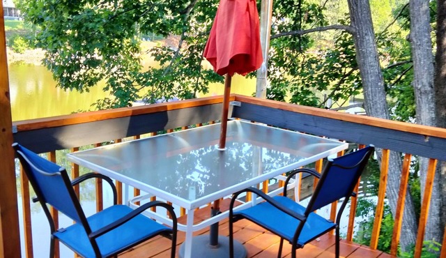 Romantic Lake Cottage Retreat . Perfect for 2