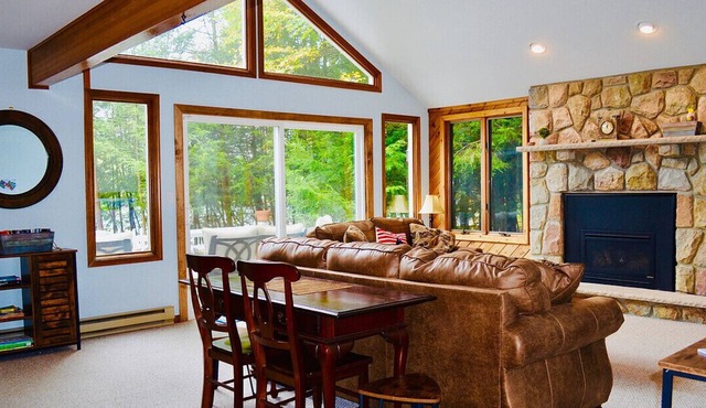 ⛷️⛱️⛰️ Romantic Lake Front ❤️1BR★HotTub★Fireplace★Boat/Fish★Dogs+★