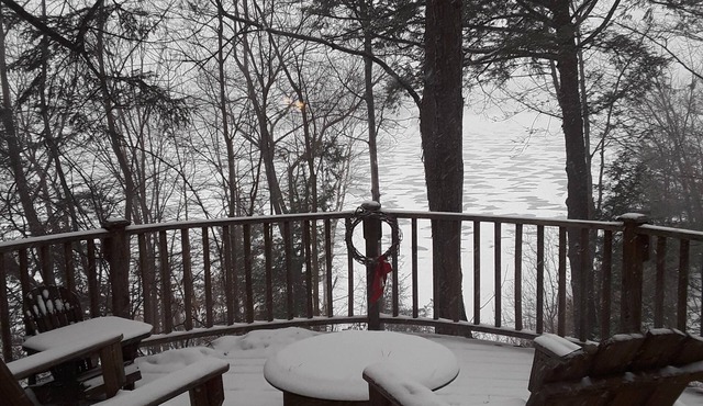 ROMANTIC LAKE RETREAT nnNEW YEARS EVE AVAILABLE