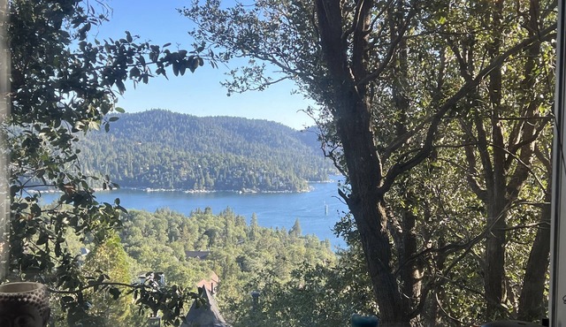 Romantic lake view studio retreat for two in beautiful Lake Arrowhead