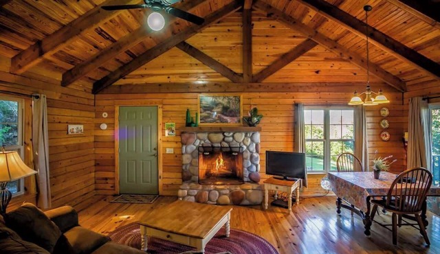 Romantic Lake View Cabin