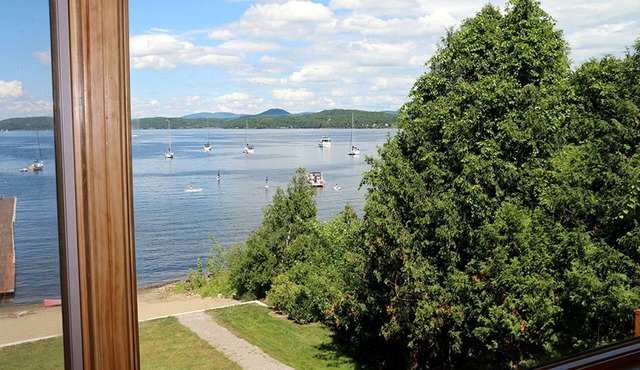 Romantic Lakefront Accommodation with Mountain Views on Lake Champlain in Vermont