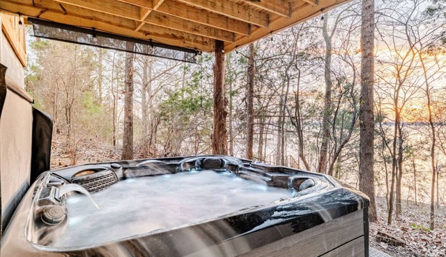 Romantic Lakefront Cabin 1BR Pvt Hot Tub & Dock