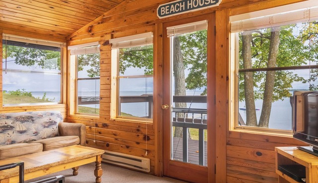 Romantic Lakefront Cabin –Lux 1-BRM King Bed, Beachside @ Adventure North Resort