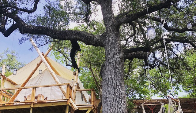 Romantic Lakefront Escape: Massage, Yoga, Winery, Kayaks, SUPs, Krause Springs!