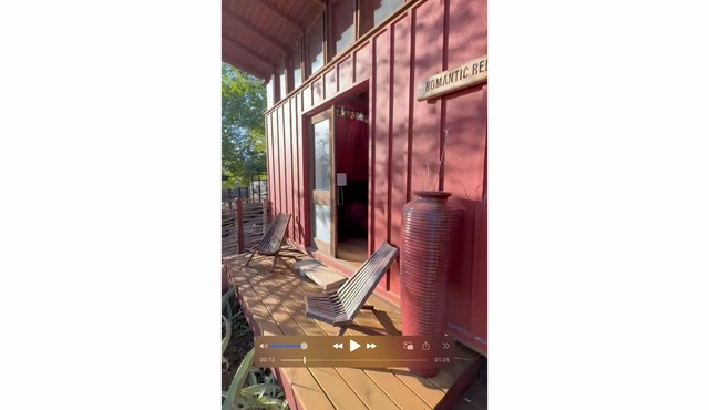 Romantic Lakefront Getaway: Massage, Winery, Kayaks, SUPs, Yoga, Krause Springs!