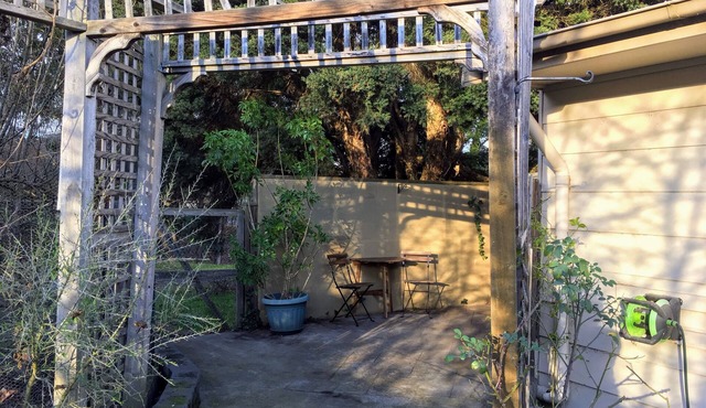 Romantic Lakeside Getaway with Spa - Pet Friendly - 20% OFF