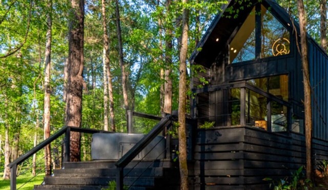 Romantic Lakeside Retreat | Hot Tub & Fire Pit
