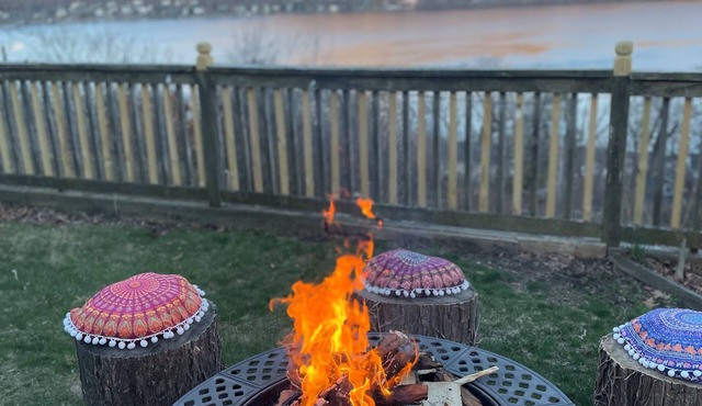 Romantic Lakeview Escape w/Fire Pit