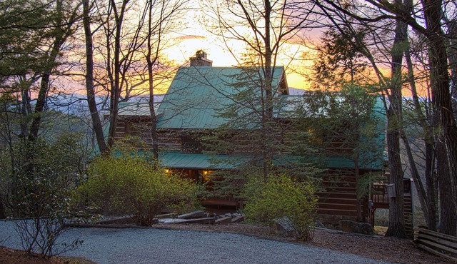 Romantic Leatherwood Mtn Log Home 19.3 acres/Panoramic View/Near Boone