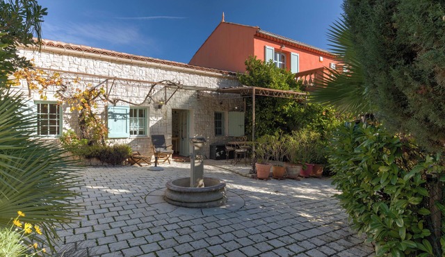 Romantic little countryhouse with pool in walking distance to the sea & town