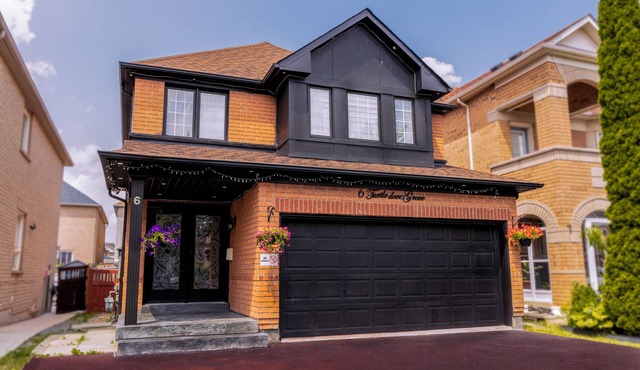Romantic Living place , 10min to Toronto Zoo,walking distance golf club