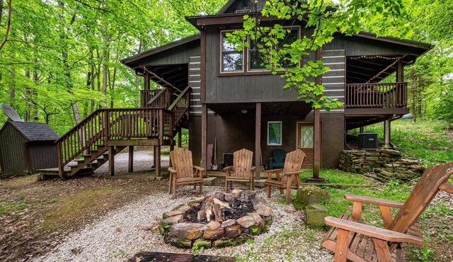 Romantic Log Cabin w/Hot Tub, Jetted Tub & Wood Stove