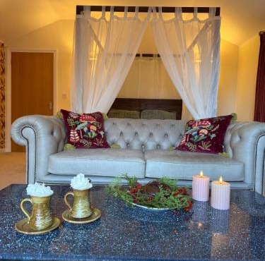 Romantic Luxury Cabin & Hot Tub near New Forest Dorset