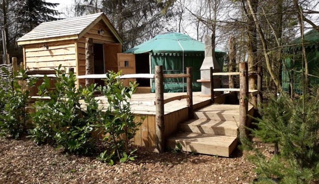 Romantic luxury heated yurt. Private, peaceful wooded location with hot tub