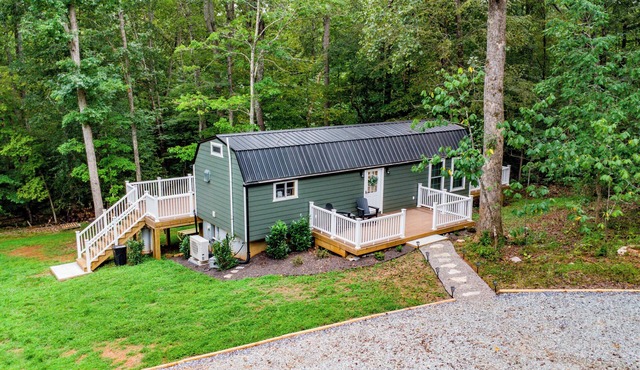 Romantic Luxury Lake Access Cabin w/Hot Tub, Spacious Deck, and Pine walls