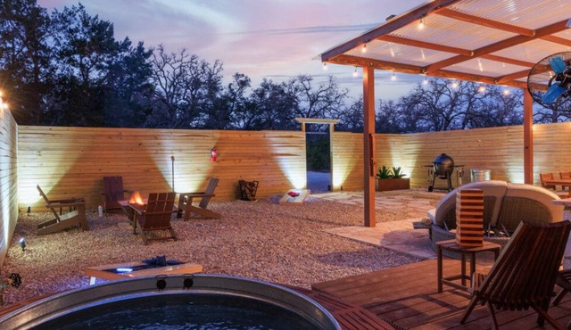 Romantic Luxury Retreat-hot/cold pool & sauna