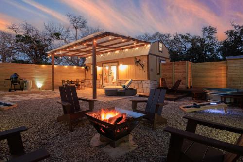 Romantic Luxury Retreat hot cold pool & sauna