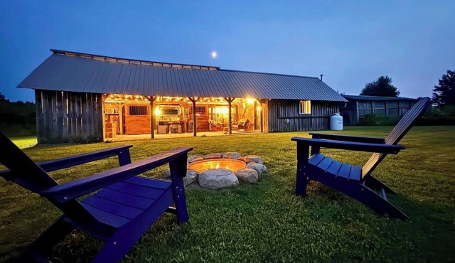 Romantic Meadow Cabin in FLX Wine Country