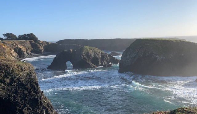 Romantic Mendocino Garden Cottage - 4 Minutes from the Ocean