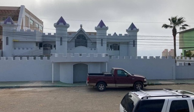 Romantic Mexican Castle w/ocean view and balcony