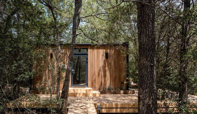 Romantic Mirror Cabin Retreat by the Lake in the Enchanted Forests of Texas