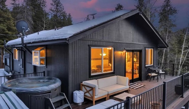 Romantic mountain getaway or family escape. NEW HOT TUB!