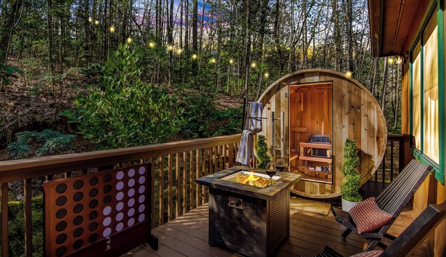 Romantic Mountain Retreat I Hot Tub I Sauna I Fire pit I Art Studio