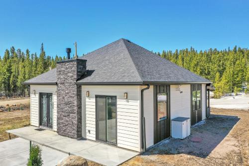 Romantic Mountain Retreat with Scenic Views!