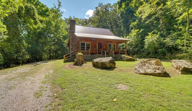 Romantic Mountain View Cabin Rental Near Downtown!