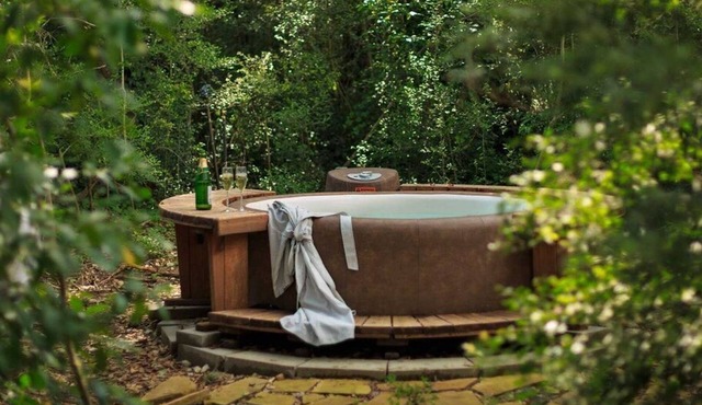 Romantic Mystic Woods Cabin~Private Hot Tub with Optional B&B & TX Ranch Activities!