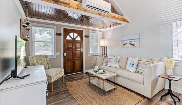 Romantic Nautical Hideaway!