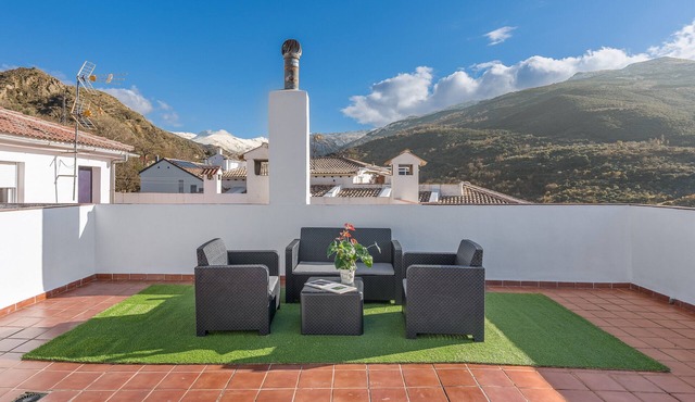 Romantic Nest with Sierra Nevada Views and Stunning Sunsets
