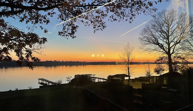 Romantic New Renovated Suite On Niagara River