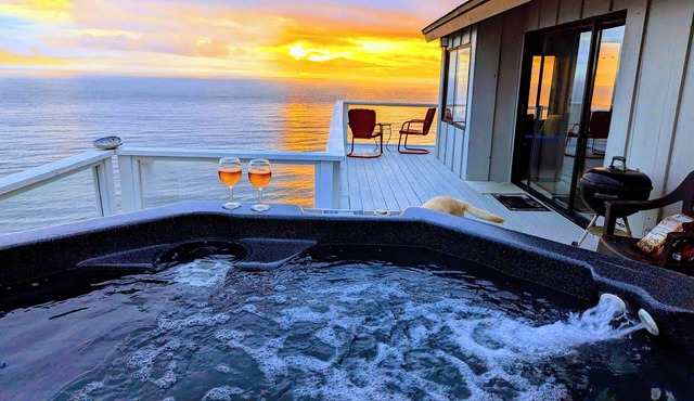 Romantic Ocean Front home, Private Beach Access, Allows Pets, Recently renovated