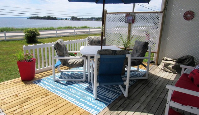 Romantic, oceanfront, renovated luxury cottage at a beach and near Halifax